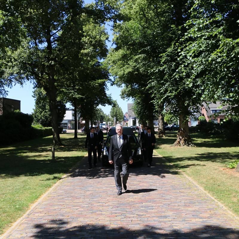 Rouwstoet op Oosterbegraafplaats Enschede