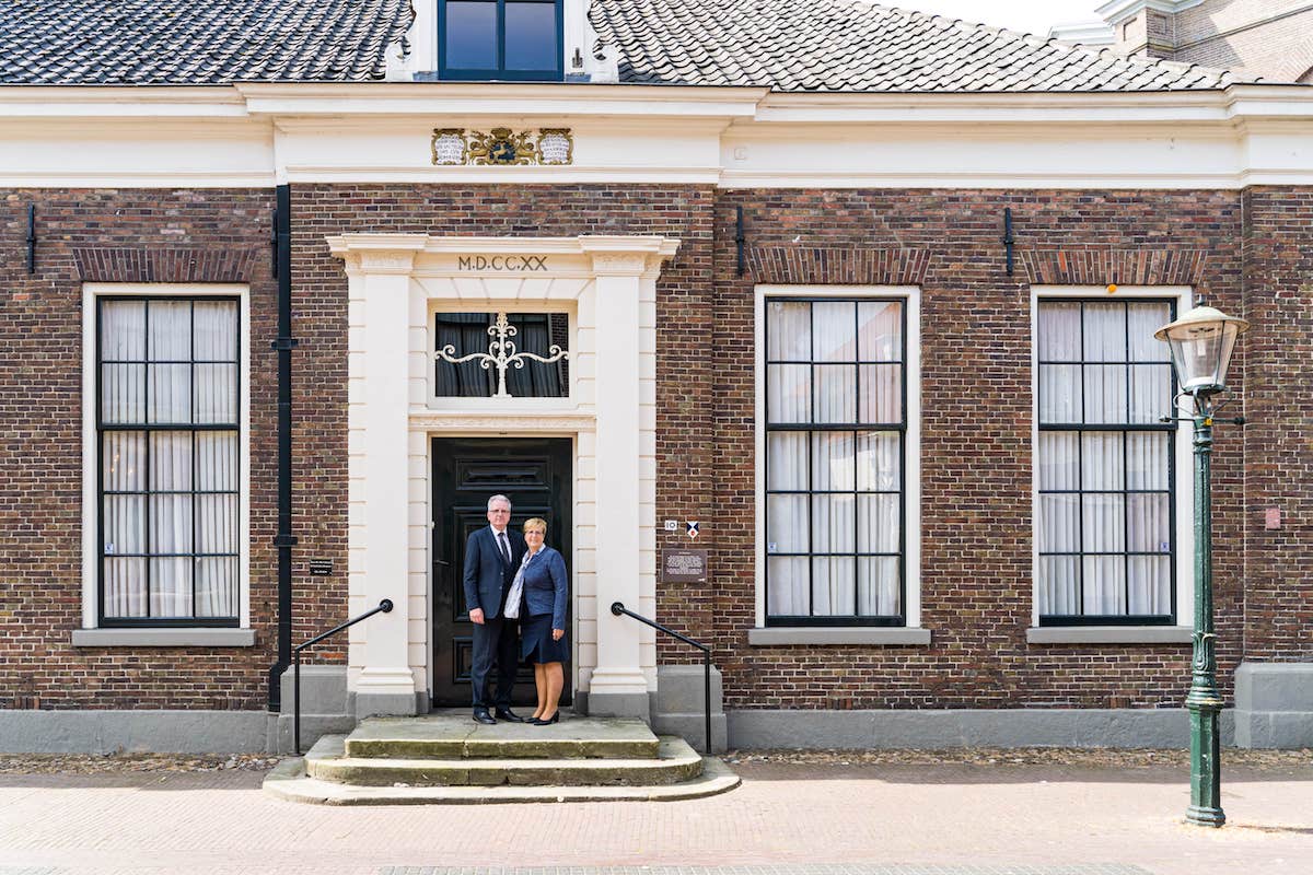 Tymon En Cilia Voor Ingang Aula Het Richtershuis